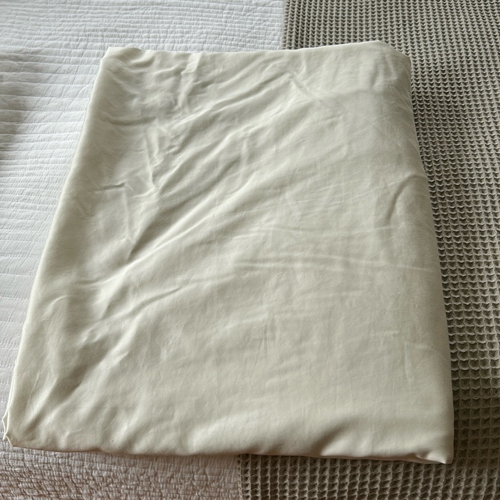 Cuddledown duvet cover in off white. Size Twin. I have two.